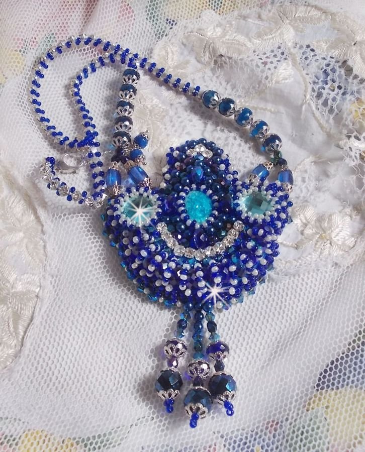 Collana Paris Divine ricamata con cristalli Swarovski, perline di cristallo bohémien e perline di seme 