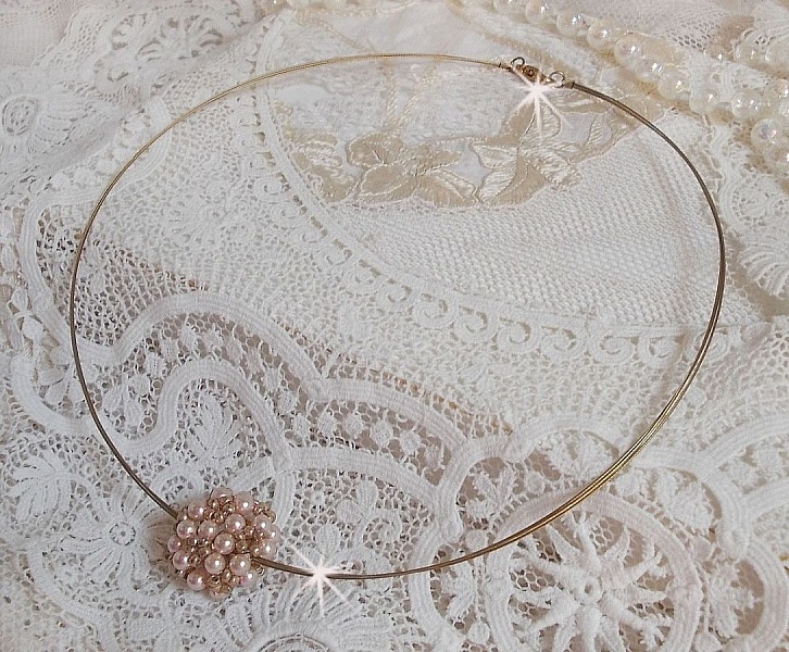 Collana con ciondolo a forma di palla di perla con perle di cristallo Swarovski