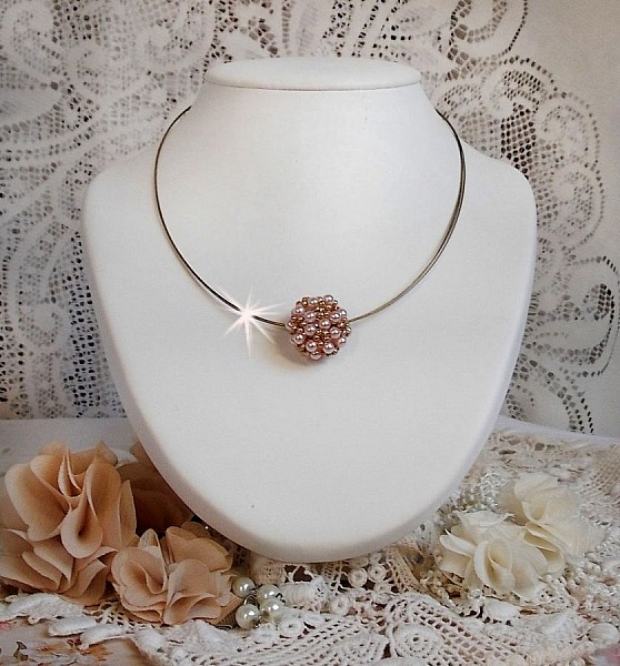 Collana con ciondolo a forma di palla di perla con perle di cristallo Swarovski