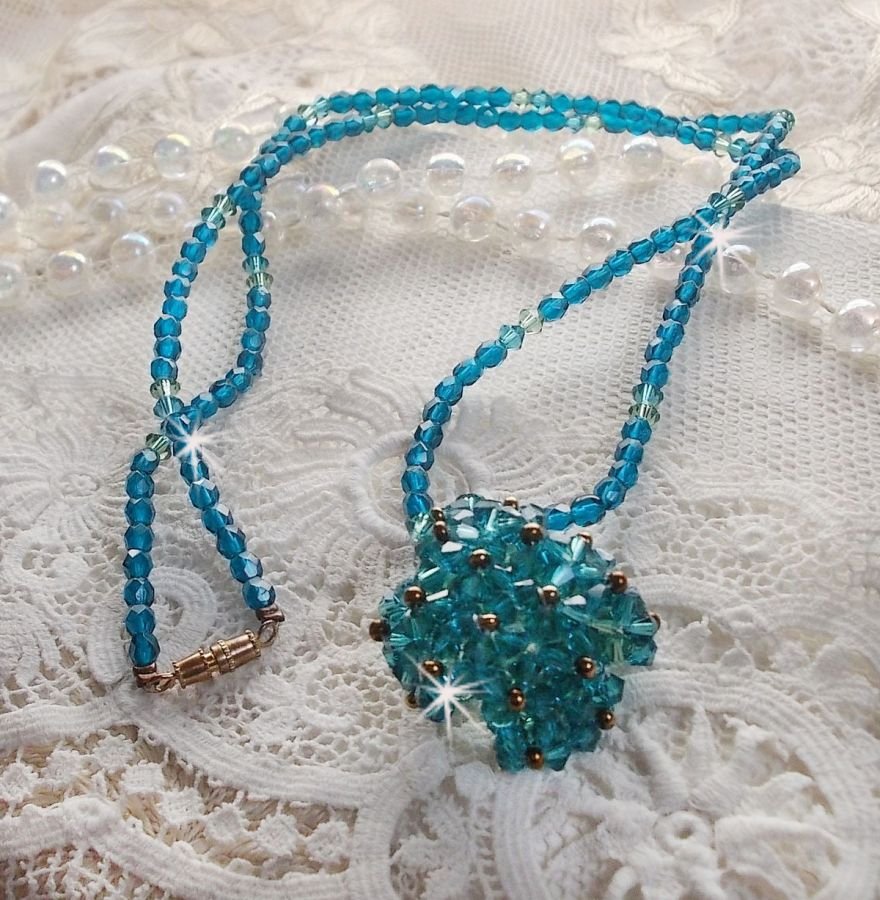 Collana con ciondolo in smeraldo e sfaccettature in cristallo Swarovski