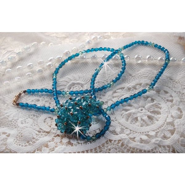 Collana con ciondolo in smeraldo e sfaccettature in cristallo Swarovski