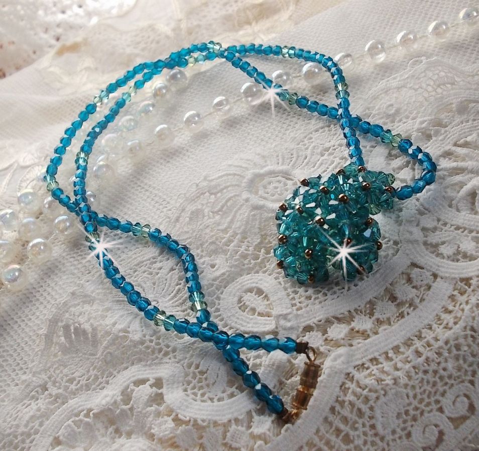 Collana con ciondolo in smeraldo e sfaccettature in cristallo Swarovski