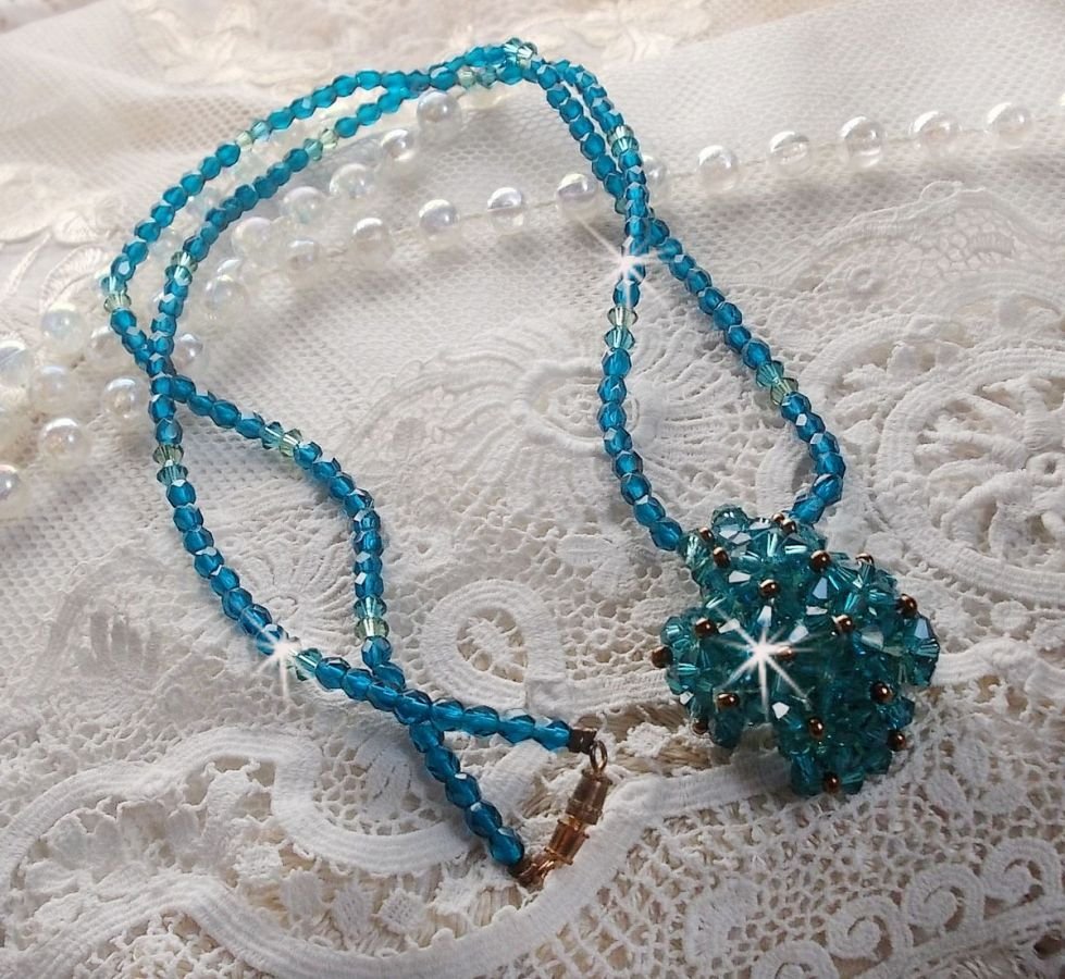 Collana con ciondolo in smeraldo e sfaccettature in cristallo Swarovski