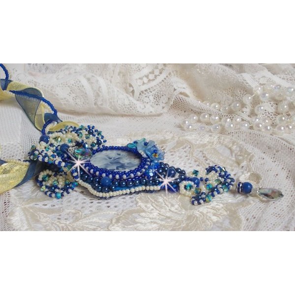 Collana con ciondolo Haute-Couture Blue Palace con perline colorate e cristalli Swarovski