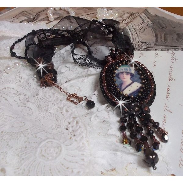 Collana con ciondolo Midnight Daisy con perle nere e cristalli Swarovski