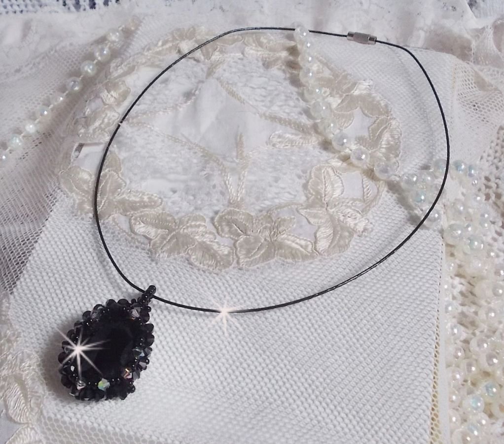 Collana con ciondolo Mirano, cristalli Swarovski e perline nere