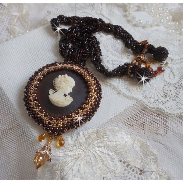 Collier pendentif Souvenir Eternel cr&eacute;e avec des perles de qualit&eacute;