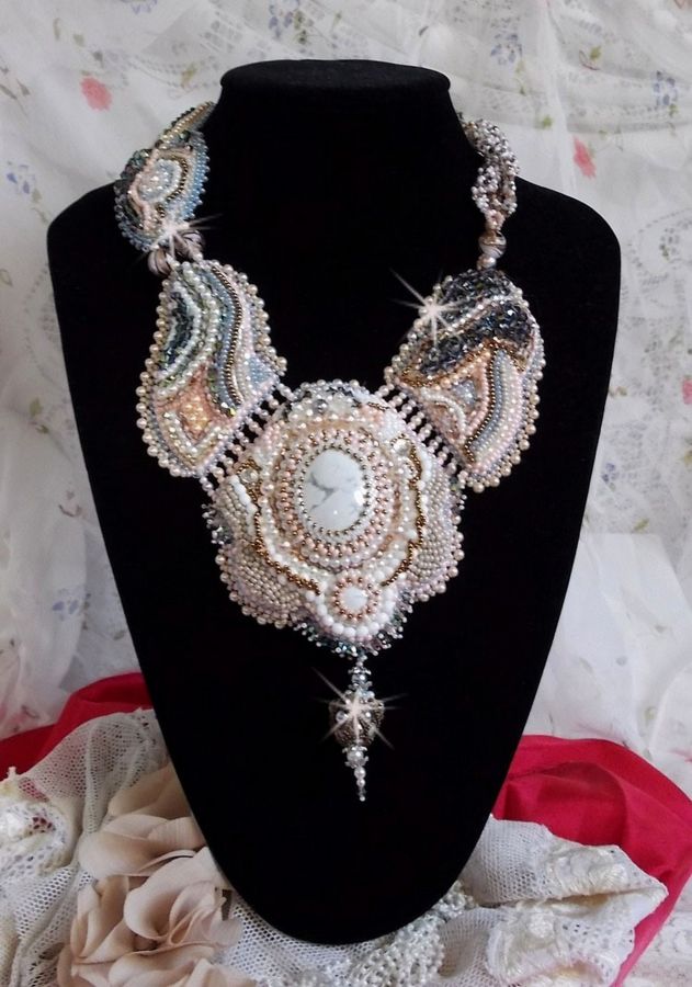 Collana Angelique Marquise des Anges Haute-Couture ricamata con pietre e cristalli Swarovski