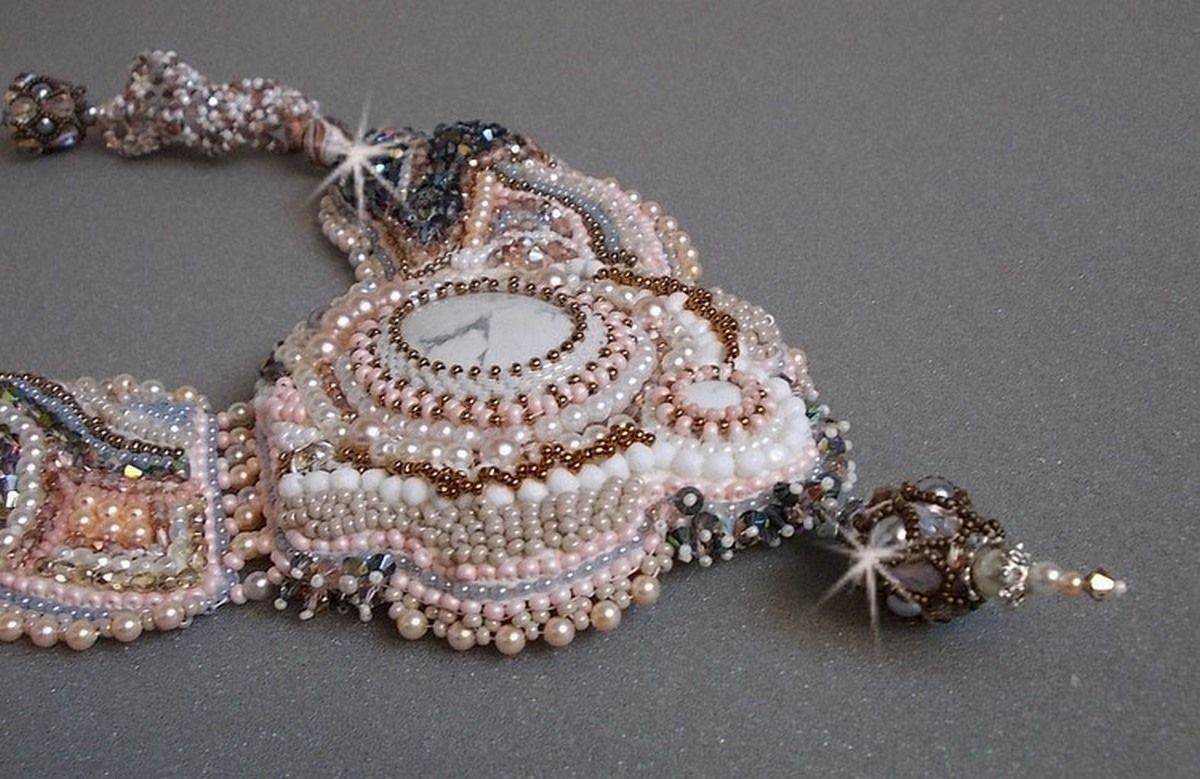Collana Angelique Marquise des Anges Haute-Couture ricamata con pietre e cristalli Swarovski