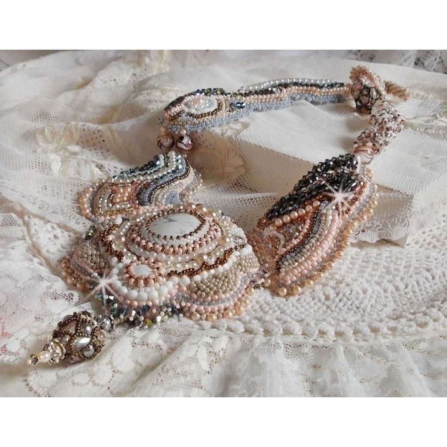 Collana Angelique Marquise des Anges Haute-Couture ricamata con pietre e cristalli Swarovski