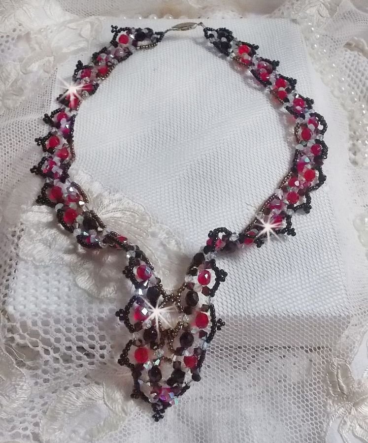 Collana di rubini e neri con sfaccettature di cristallo Swarovski e filatori