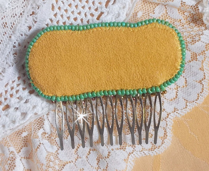 Pettine a luna veneziano ricamato con nastro di seta, cristalli Swarovski, perline magiche e perline di seme