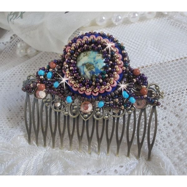 Pettine per capelli Bonjour Paris ricamato con un cabochon in resina, pietre preziose (pietra d'oro o pietra del sole), perline rotonde e perline a seme