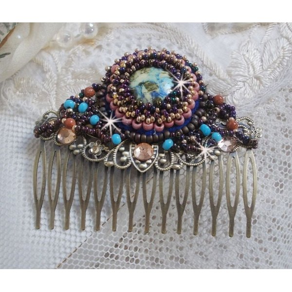 Pettine per capelli Bonjour Paris ricamato con un cabochon in resina, pietre preziose (pietra d'oro o pietra del sole), perline rotonde e perline a seme