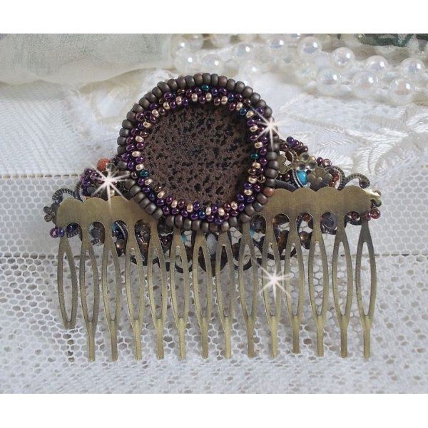 Pettine per capelli Bonjour Paris ricamato con un cabochon in resina, pietre preziose (pietra d'oro o pietra del sole), perline rotonde e perline a seme