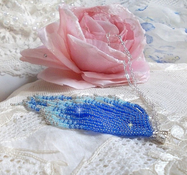 Ciondolo Soft Blue Dreams creato con perle di qualit&agrave; Sky Blue, zaffiro e argento con accessori in argento 925/1000.