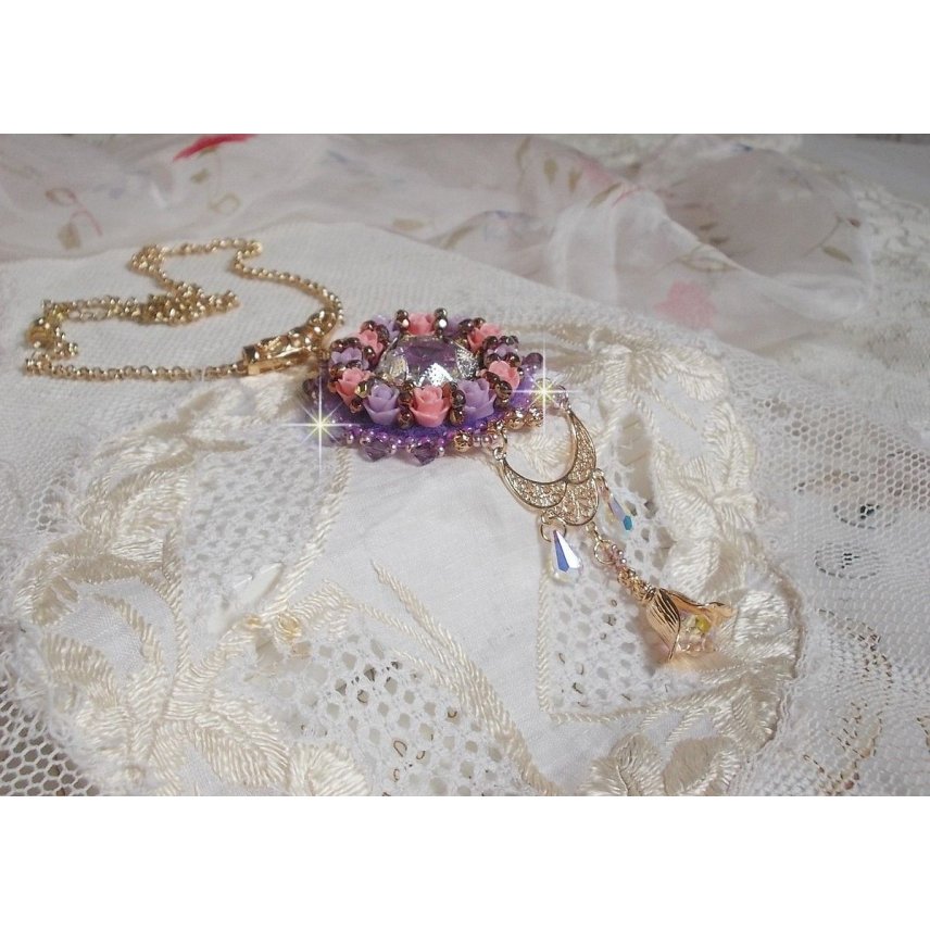 Collana pendente Ice Purple ricamata con cristalli Swarovski 