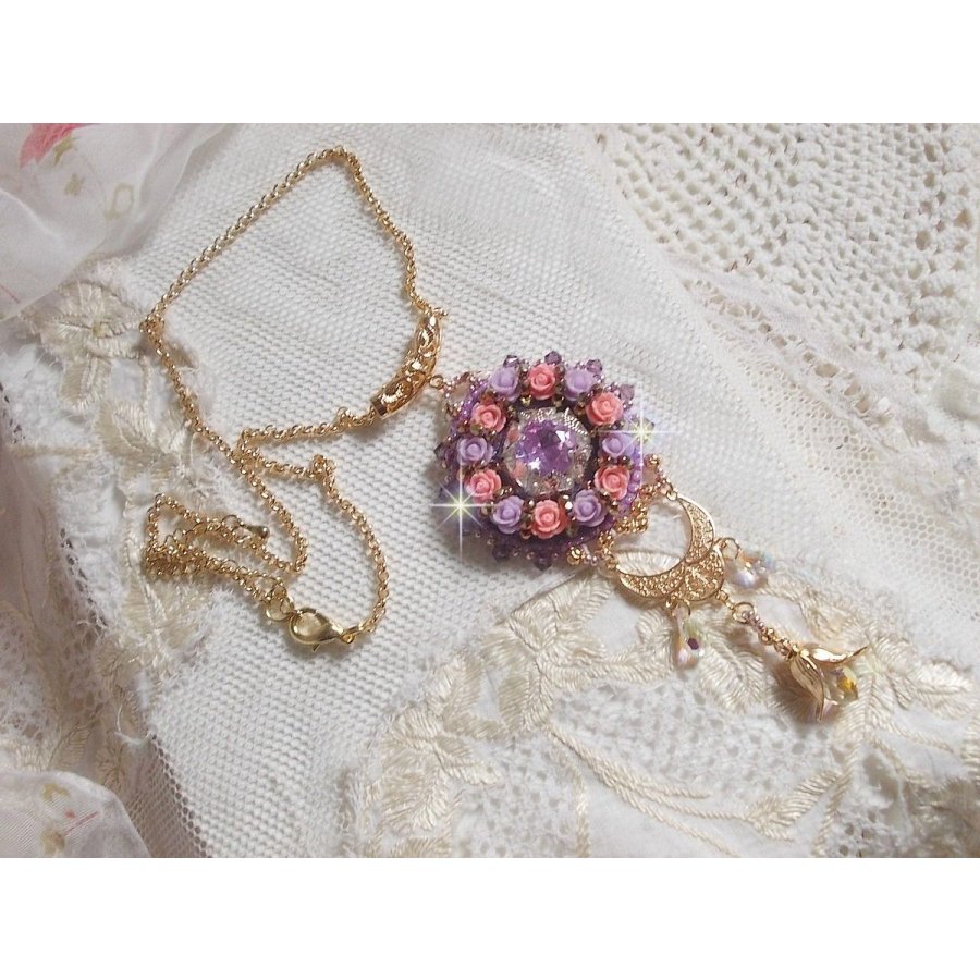 Collana pendente Ice Purple ricamata con cristalli Swarovski 