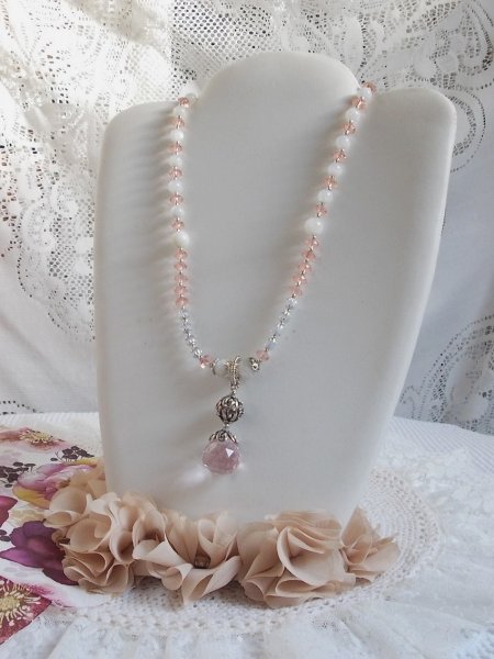 Collana con ciondolo Rose Iris&eacute;e ricamato con cristalli Swarovski, argento 925 e pietre di luna