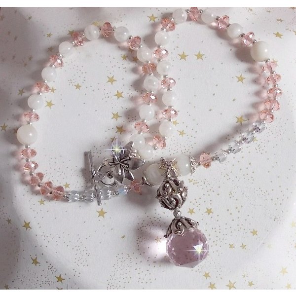 Collana con ciondolo Rose Iris&eacute;e ricamato con cristalli Swarovski, argento 925 e pietre di luna