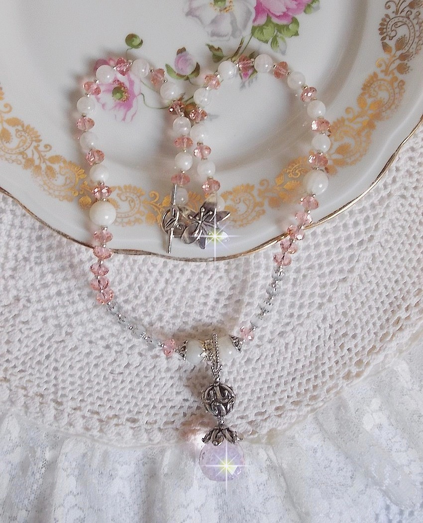 Collana con ciondolo Rose Irisée ricamato con cristalli Swarovski, argento 925 e pietre di luna