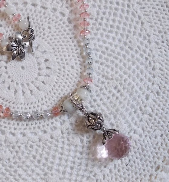 Collana con ciondolo Rose Iris&eacute;e ricamato con cristalli Swarovski, argento 925 e pietre di luna