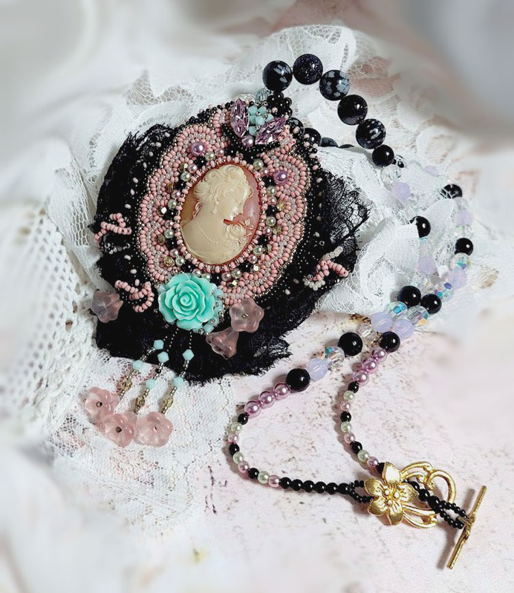 Collana con ciondolo Marquise ricamato con perle perlate, un pizzo molto bello, un gioiello sontuoso 