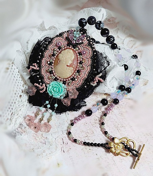 Collana con ciondolo Marquise ricamato con perle perlate, un pizzo molto bello, un gioiello sontuoso 