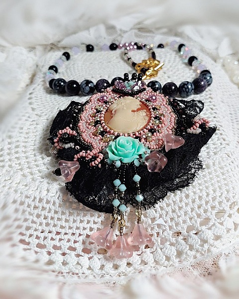 Collana con ciondolo Marquise ricamato con perle perlate, un pizzo molto bello, un gioiello sontuoso 