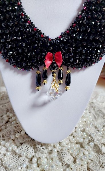 Plastron Nuit d&rsquo;Etoiles brod&eacute; avec des cristaux, perles potirons, perles aplaties et rocailles