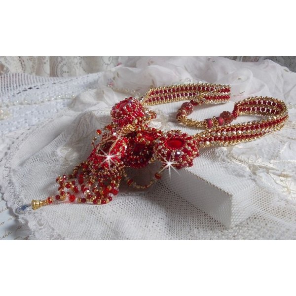 Collana di rubini ricamati con agata rossa e perle di corallo semiprezioso in stile Haute-Couture