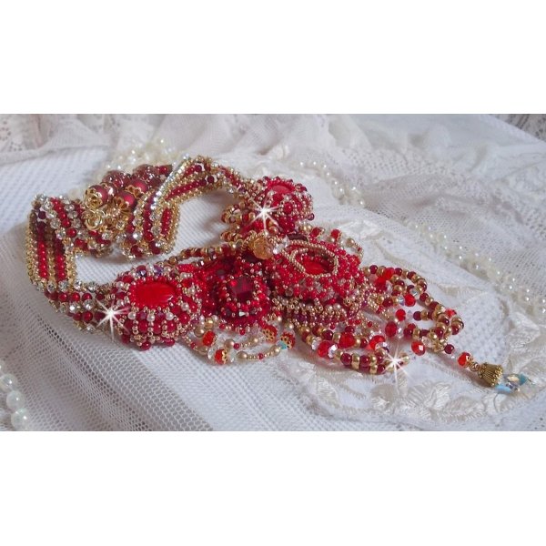 Collana di rubini ricamati con agata rossa e perle di corallo semiprezioso in stile Haute-Couture