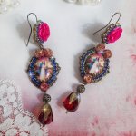 BO Maria e Gesù creati con cabochon di resina, pere rosse sfaccettate e vari accessori