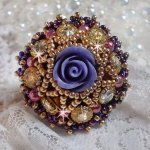 Anello La Passionnée de Venise ricamato con un fiore di resina viola e strass di cristallo
