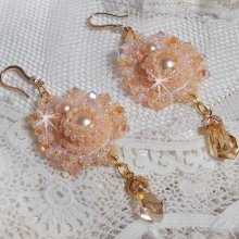 BO Idylle Beauty ricamato con cristalli Swarovski, accessori placcati in oro e perle di semi