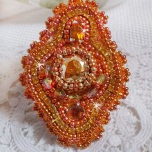 Anello Rumba ricamato con un bellissimo cristallo Swarovski arancione, sfaccettature e perline Miyuki