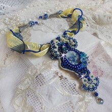 Collana con ciondolo Haute-Couture Blue Palace con perline colorate e cristalli Swarovski