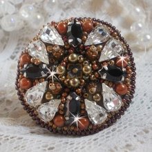 Anello Romance d'ambra ricamato con cristalli Swarovski e perle magiche nere e semi di perline