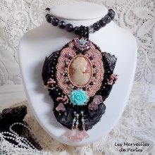 Collana con ciondolo Marquise ricamato con perle perlate, un pizzo molto bello, un gioiello sontuoso 