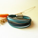 Bracciale multiplo da donna in pelle nei toni del blu