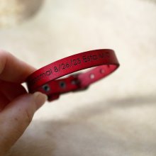 Bracciale da uomo in pelle rossa da personalizzare con l'incisione