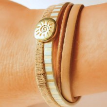 Bracciale in pelle a più maglie con passante in oro a raggiera