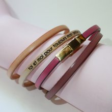 Cinturino in pelle pregiata con chiusura regolabile in oro, personalizzabile tramite incisione 