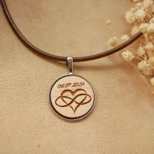 Collana in pelle con ciondolo in legno cabochon inciso da personalizzare