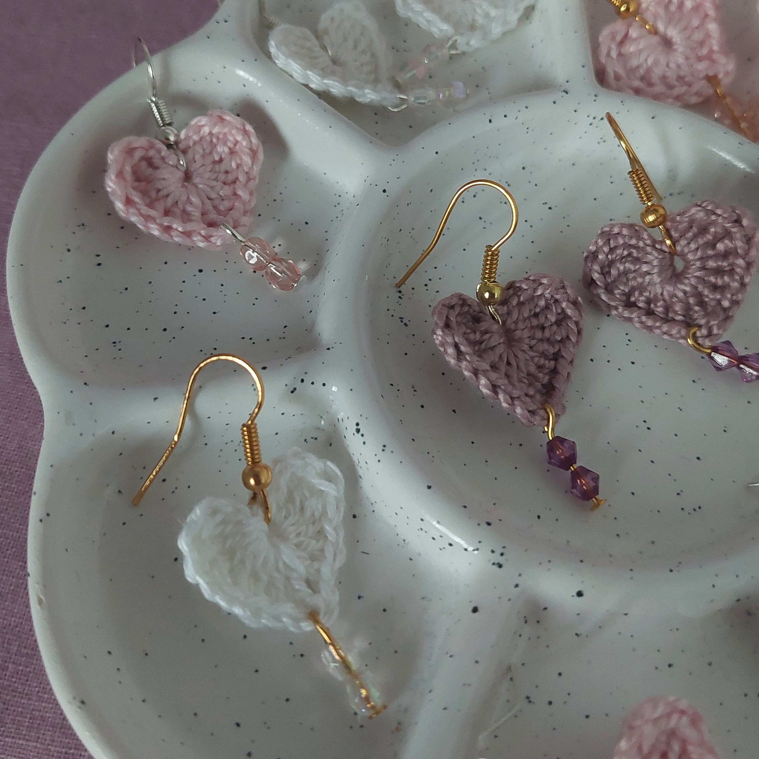 Boucles d'oreilles au crochet c&oelig;ur simple et perles