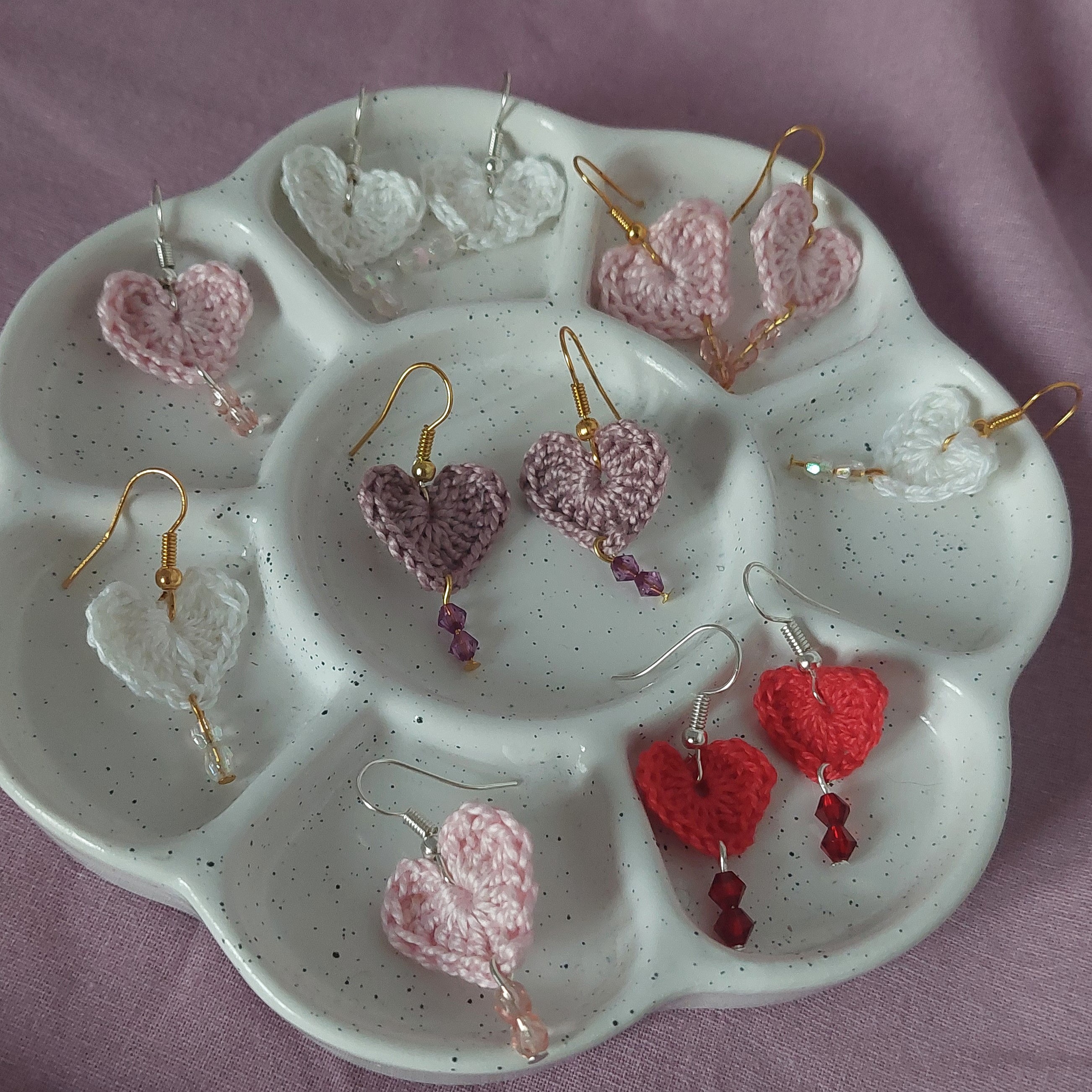 Boucles d'oreilles au crochet c&oelig;ur simple et perles