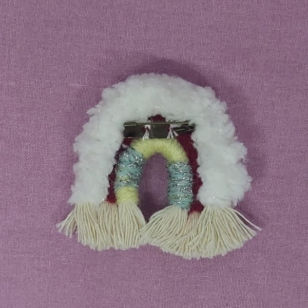 Broche Macram&eacute; Arc-en-ciel