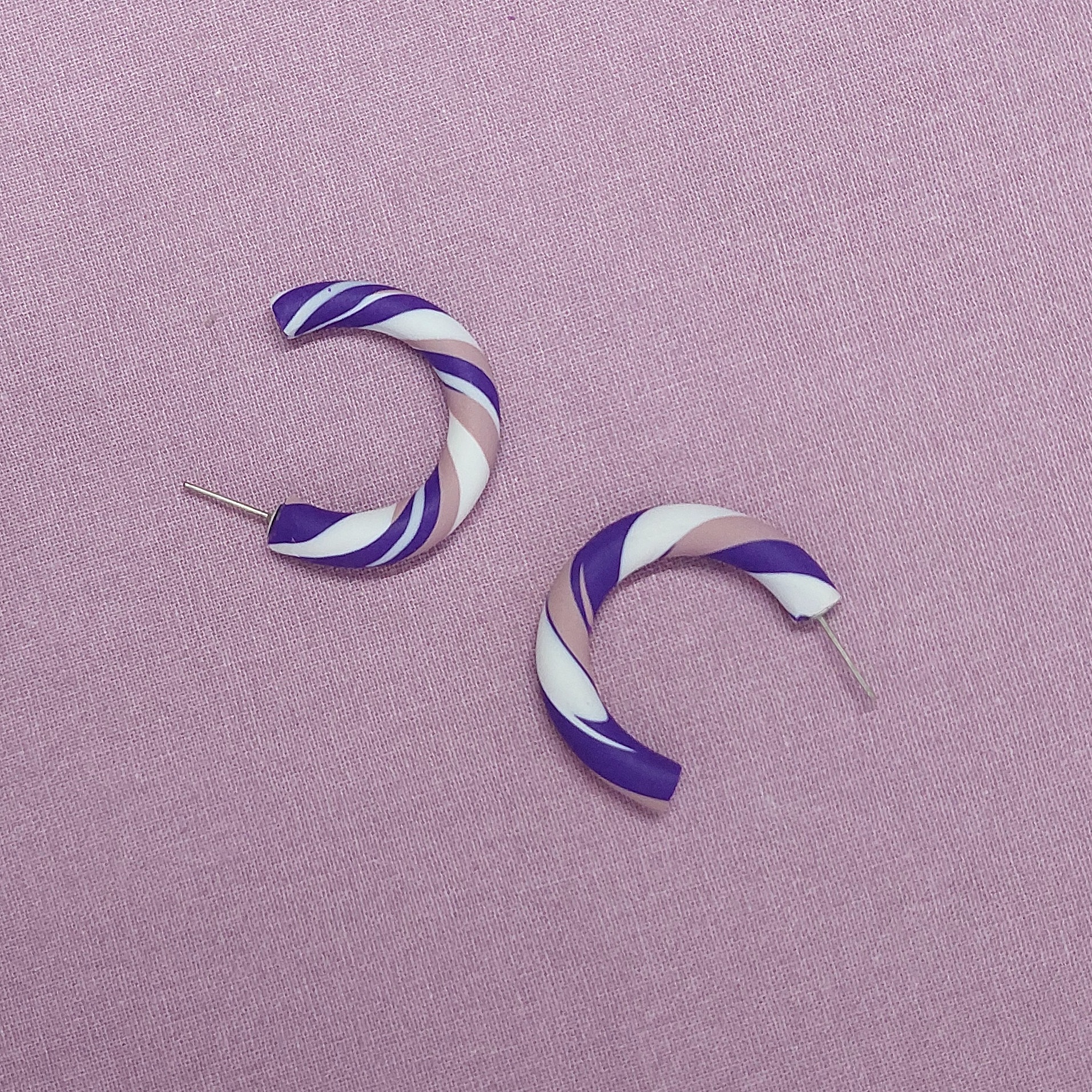 Cr&eacute;oles m&eacute;lang&eacute;es violettes, roses et blanches