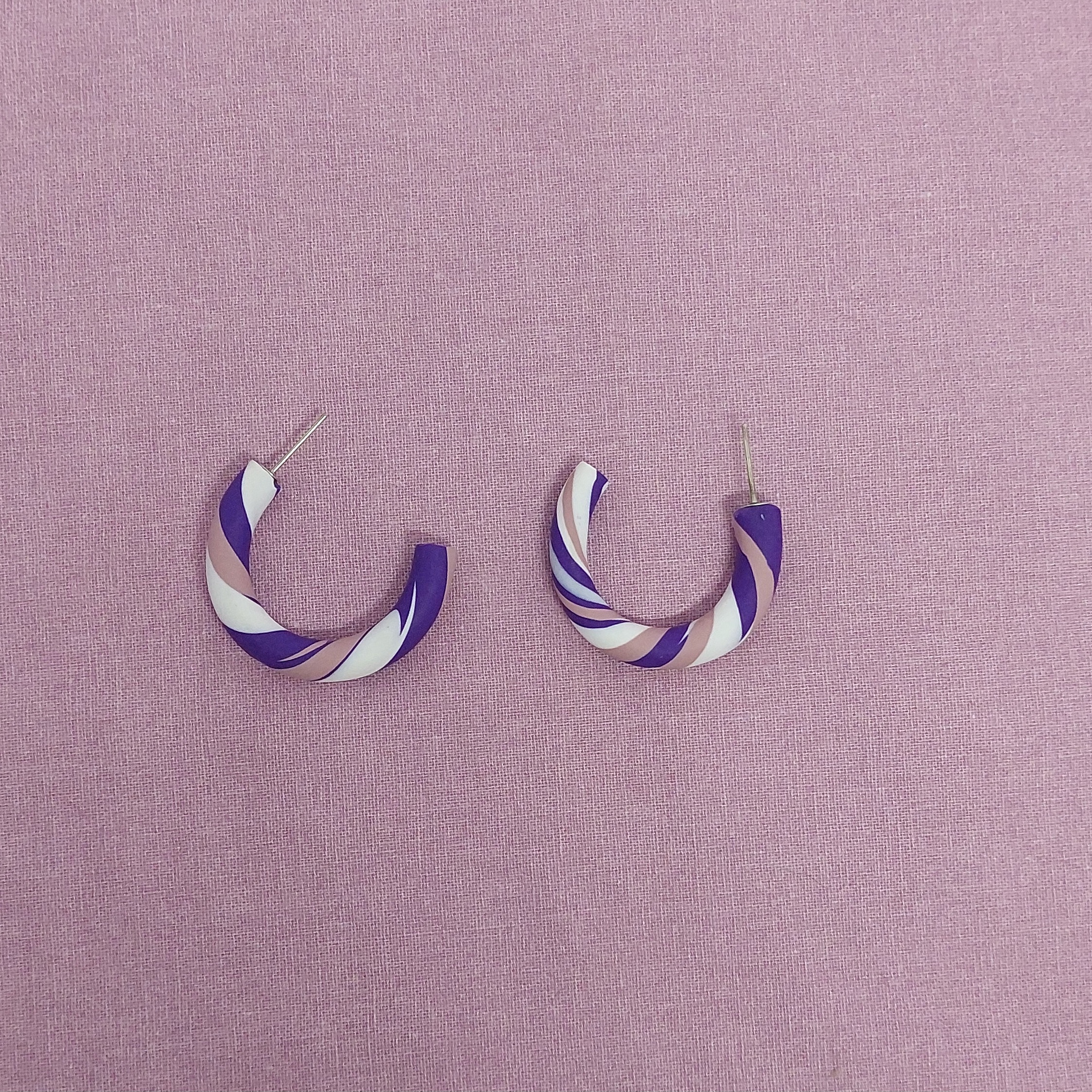 Cr&eacute;oles m&eacute;lang&eacute;es violettes, roses et blanches