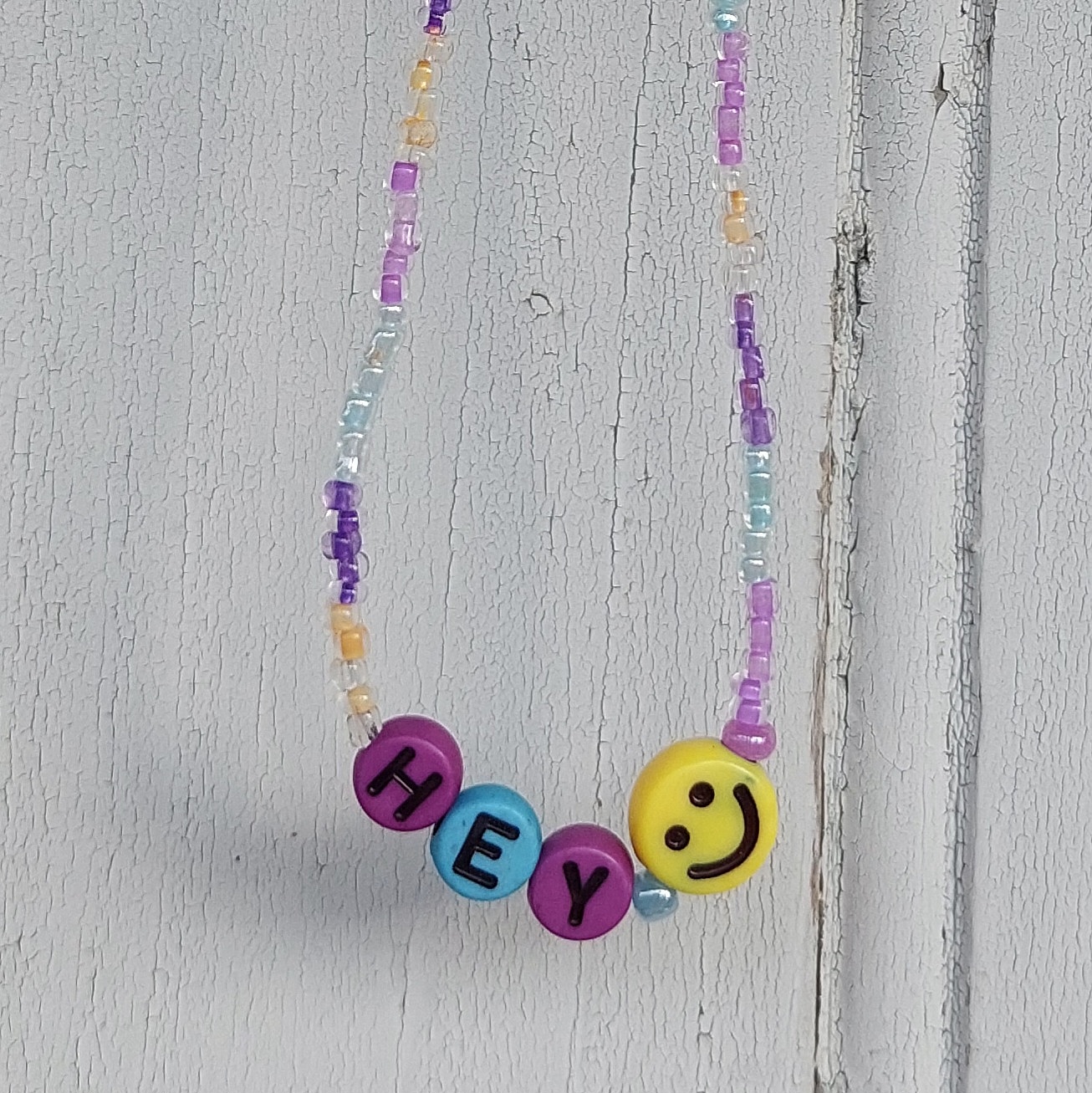 Ras du cou Smiley &agrave; rayures "HEY"